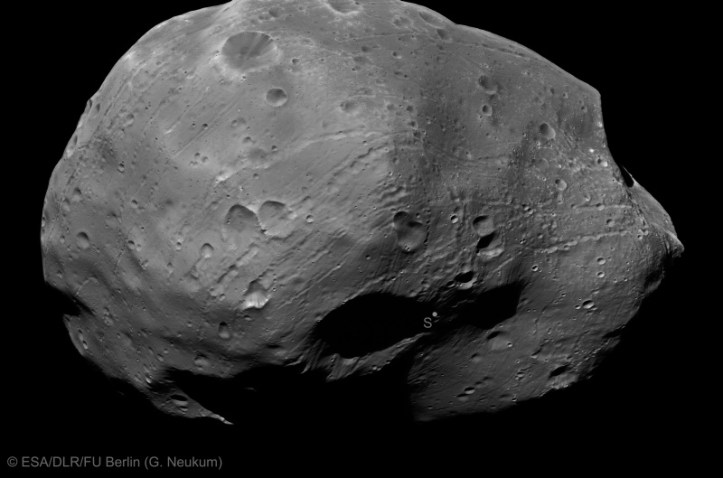 Phobos pe 9 ianuarie 2011. Cele mai mici detalii au cam 4 metri. Foto: ESA/DLR/FU Berlin (G. Neukum) Phobos pe 9 ianuarie 2011