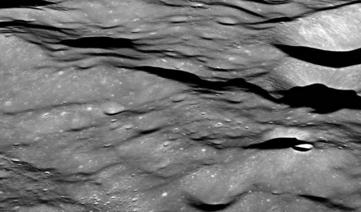 O zonă de 30 km lățime din craterul Vertregt J, un loc nu prea bun pentru un cartier rezidențial