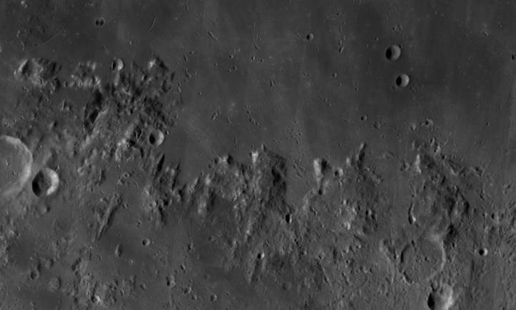 Muntii Carpati. Foto: LRO Muntii Carpati. Foto: LRO