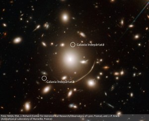 Cea mai îndepărtată galaxie descoperită. Se află la 13,5 miliarde de ani lumină depărtare. Foto:  NASA, ESA