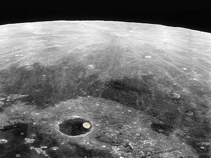 Craterul Plato și o capitală europeană