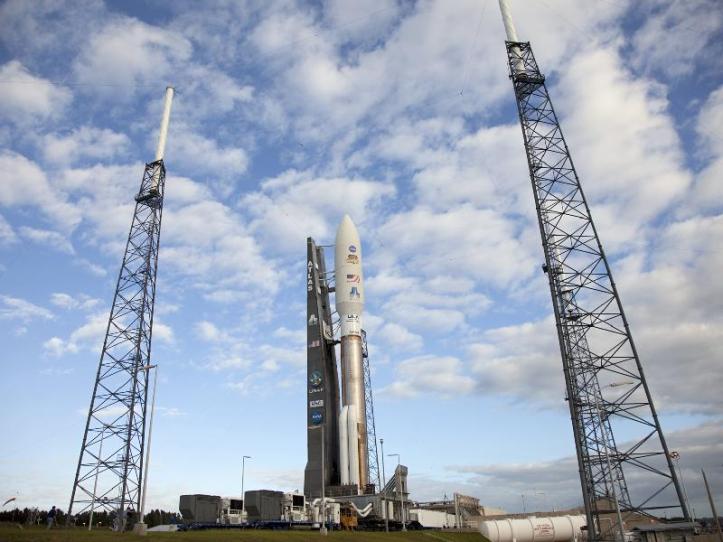 Racheta Atlas V pregătită de lansare. Foto: NASA/Frankie Martin Nov. 25, 2011 Racheta Atlas V pregătită de lansare. Foto: NASA/Frankie Martin Nov. 25, 2011