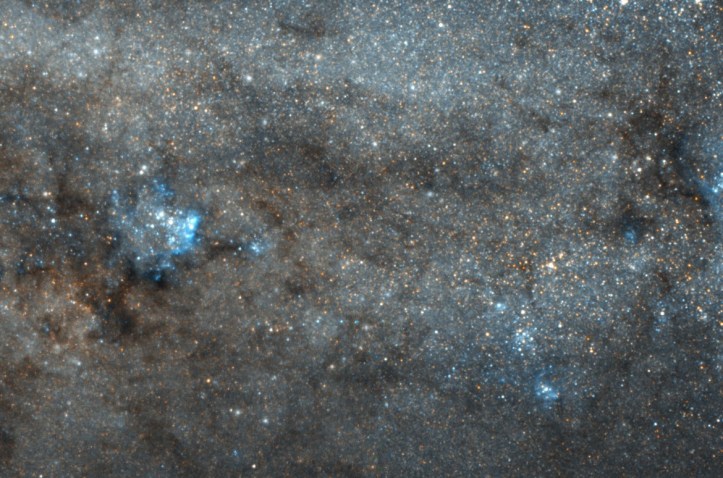 Vedeți micile puncte luminoase din imagine? Sunt stele. Stele dintr-o altă galaxie! Foto: NASA & ESA Vedeți micile puncte luminoase din imagine? Sunt stele. Stele dintr-o altă galaxie! Foto: NASA & ESA