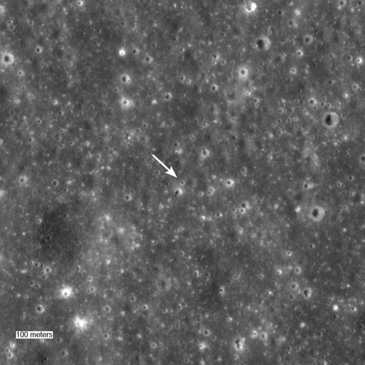 Surveyor 5 aflat într-un crater de 10 m în diametru. Foto: NASA/GSFC/Arizona State University Surveyor 5 aflat într-un crater de 10 m în diametru. Foto: NASA/GSFC/Arizona State University