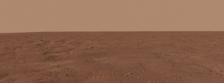 Pe Marte linia orizontului este mai apropiată de privitor decât pe Terra (nu că ți-ai da seama din imaginea aceasta...). Foto: NASA/JPL-Caltech/University Arizona/Texas A&M University 