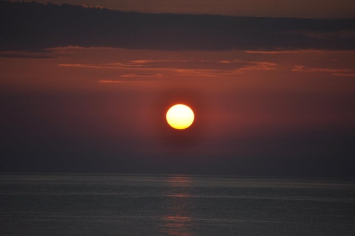 Soare+Venus răsărind din mare. Foto: Mia Constantin Soare+Venus răsărind din mare. Foto: Mia Constantin