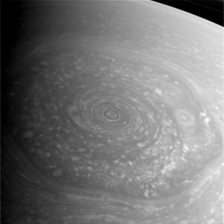 Hexagon atmosferic pe o mare nori. Imagine luată pe 27 noiembrie de către sonda Cassini. Foto: NASA/JPL/Space Science Institute