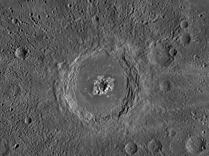 Mercur: craterul Eminescu. Foto: NASA/Johns Hopkins University Applied Physics Laboratory/Carnegie Institution of Washington