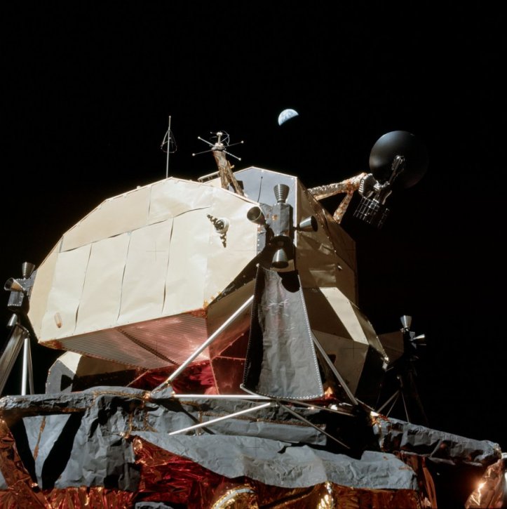Modulul selenar Apollo 17. Remarcați Pământul. Foto: NASA