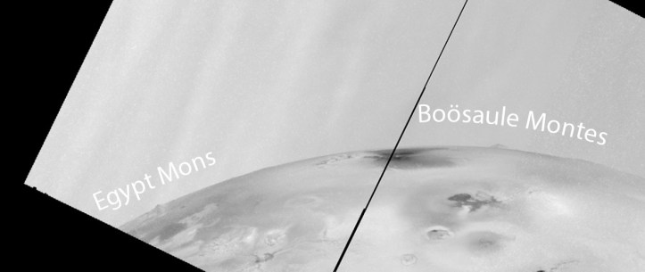 Doi munți vizibili pe limbul planetei. Foto: NASA/JPL/University of Arizona/Jason Perry 