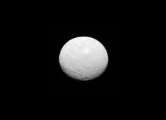 Ceres. Asteroid sau planetă pitică? Nici ea nu știe. Imagini luate de sonda DAWN pe 4 februarie 2015, de la 145.000  de km depărtare.  NASA/JPL-Caltech/UCLA/MPS/DLR/IDA