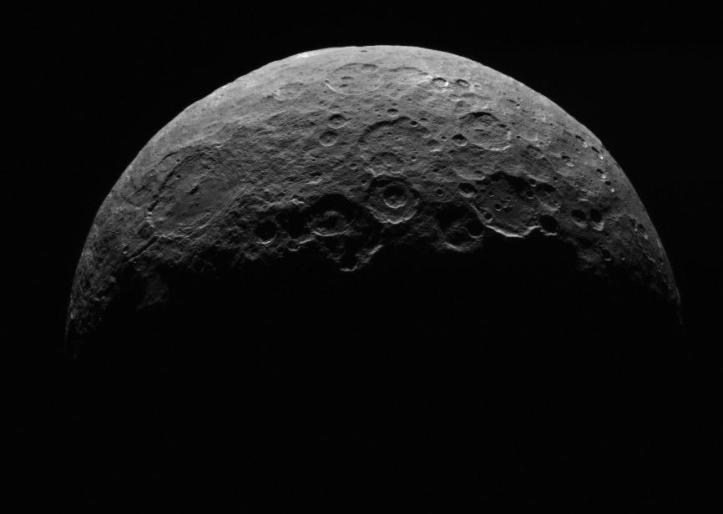 Ceres de la 13.500 km depărtare Imagini luate între 24 și 26 aprilie 2015 de către sonda DAWN. Foto: NASA/JPL-Caltech/UCLA/MPS/DLR/IDA